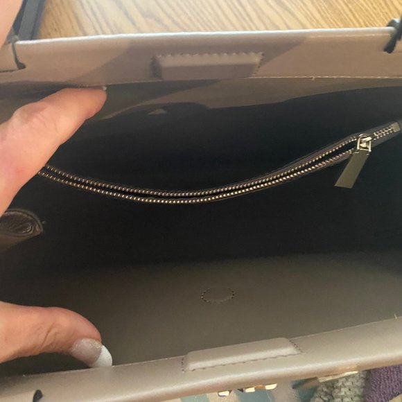 Michael Kors Tan Shoulder Bag - Picture 4 of 11